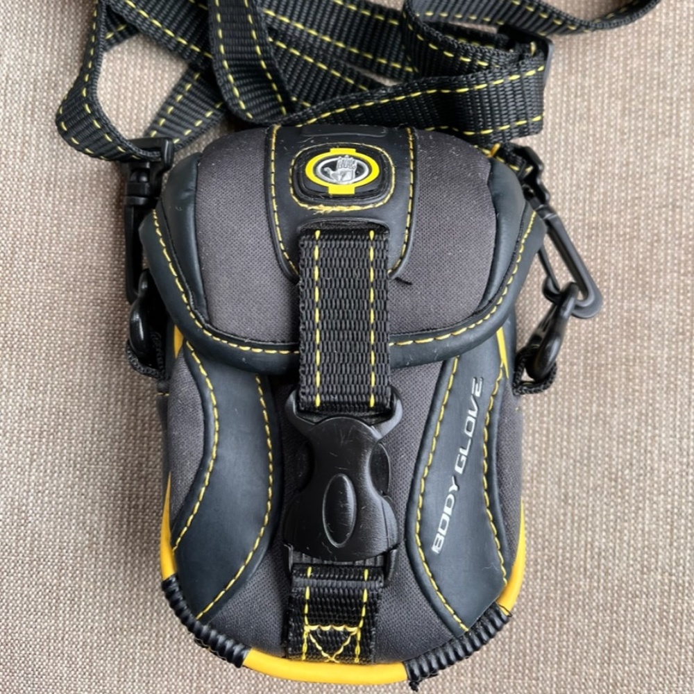 EUC Body Glove Small Pouch with Straps